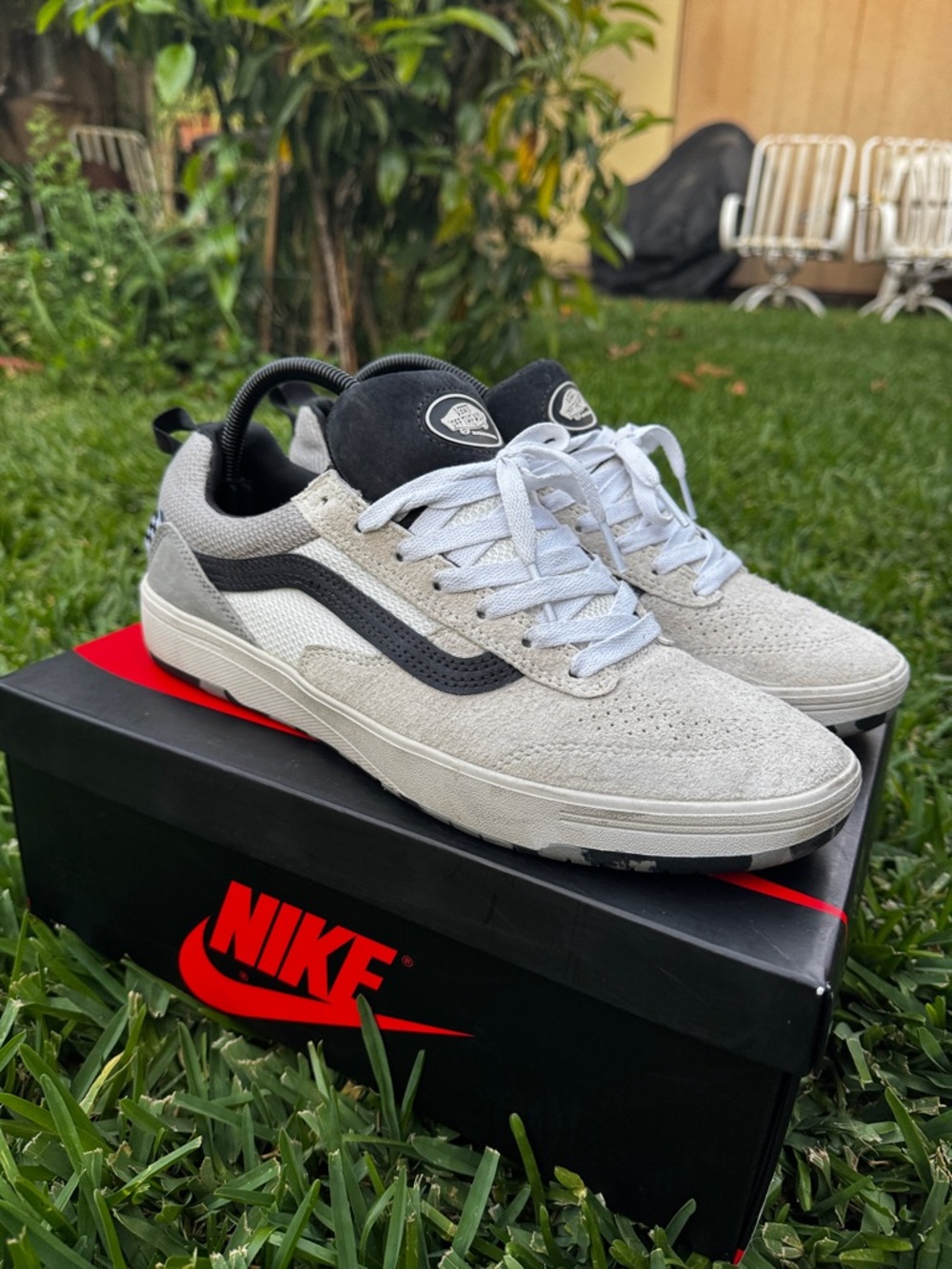 Vans Zahba “Vans Family” exclusive skate shoes - white/black 
(M 10 / W 11.5)